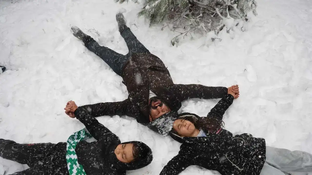Adanalı Çocukların Karla İlk Buluşması: Mutluluk Kameralara Yansıdı! 2
